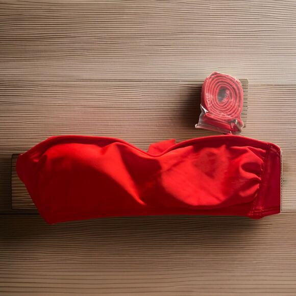 Xhilaration Juniors' Bandeau Bikini Top with detachable straps RED M 4-6 - Picture 2 of 2